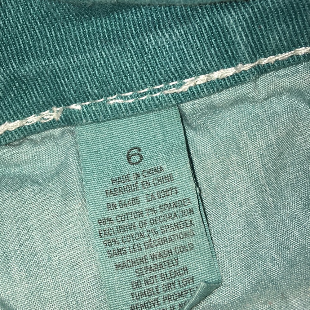 American Eagle Outfitters π¦
Green Cuffed Shorts 6 - Picture 7 of 8